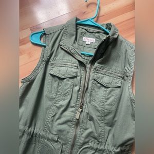 women’s army green vest